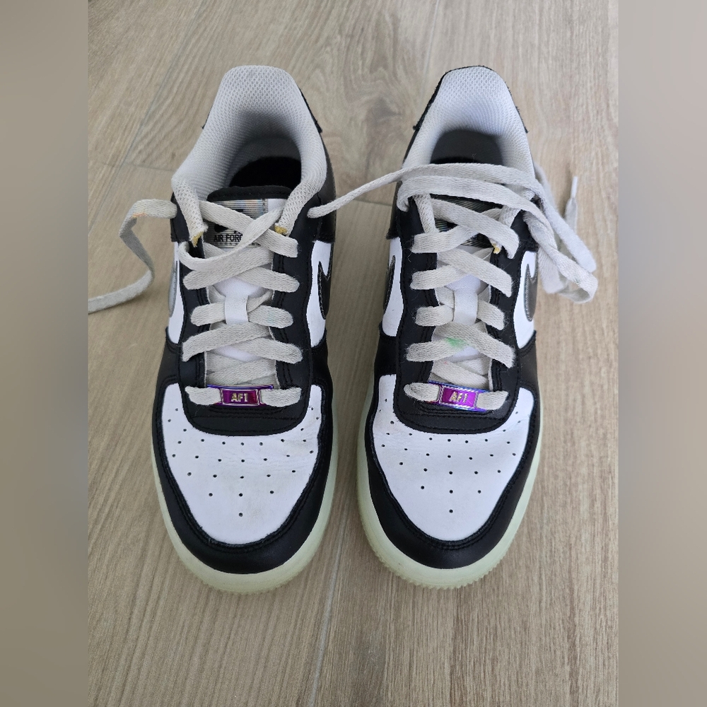 Nike KidsAir Force 1 "Year Of The Dragon" sneakers Size 5 Kids B/w Color